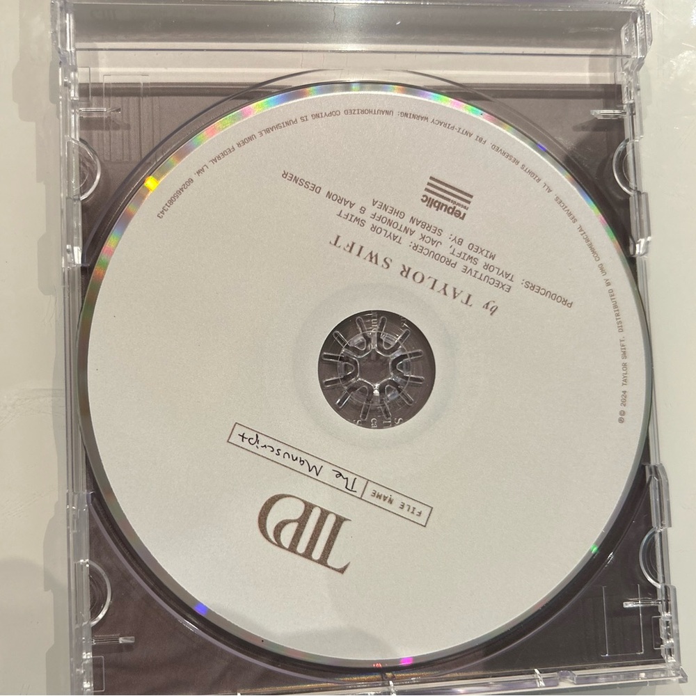 Taylor Swift The Tortured Poets Department CD - HAND SIGNED - Picture 2 of 6